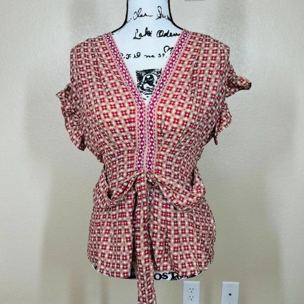 Max Studio red top  geometric flutter sleeve smock waist  front tie size XS boho